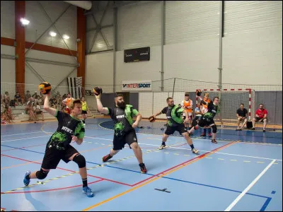 Aimes-tu jouer à la balle au prisonnier ?