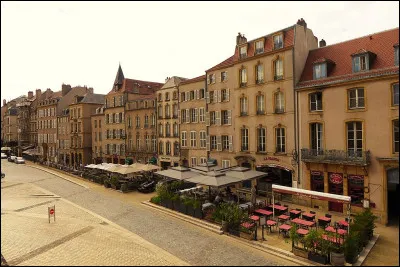 On peut y manger en aspirant.