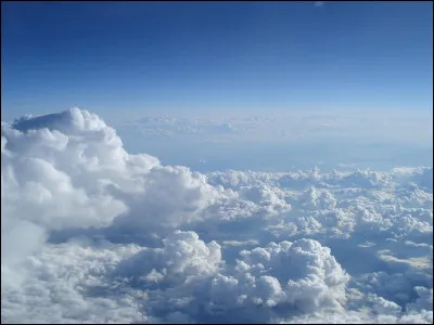 Un homme a breveté une machine à faire des nuages pour les jours ensoleillés :