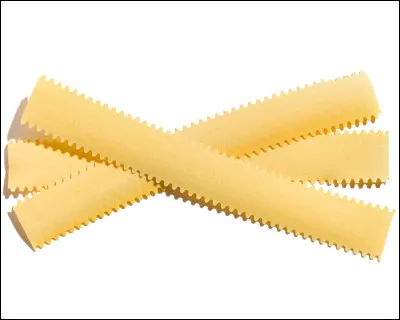 Quel est le nom de ces pâtes italiennes, des longs rubans avec des cannelures au bord ?