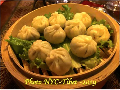 Quel est le nom de ces pâtes du Tibet, des raviolis farcis de viande ou de légumes en forme de gouttes torsadées ?