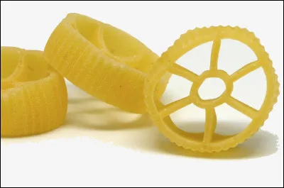 Quel est le nom de cette pâte italienne en forme de roue de chariot ?