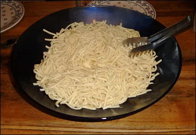 Quel est le nom de ces pâtes rustiques de consistance irrégulière, une spécialité d'Alsace et du monde germanique ?