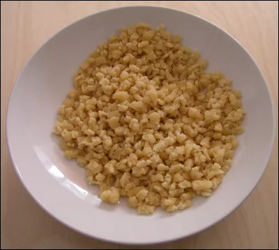 Quel est le nom de ces pâtes irrégulières et granuleuses, une spécialité des pays de l'Europe centrale ?