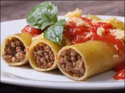 Quel est le nom de ces pâtes italiennes, des tubes farcis à base de ricotta, de tomate et de boeuf ?