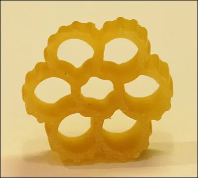 Quel est le nom de cette pâte italienne extrudée et striée en forme de fleur ?