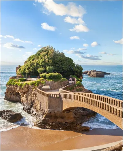 Dans quel département se trouve la ville de Biarritz ?