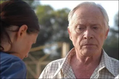 Acteur franais, il est le mari de Fanny Ardant dans 'La femme d' cot', c'est Henri...