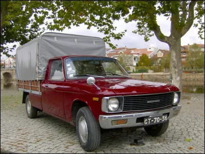 Le marché des véhicules utilitaires n'est pas le plus lucratif. Il est courant de voir le même véhicule vendu par plusieurs constructeurs. Le véhicule à l'image ne fait pas exception. Quel est son nom ?