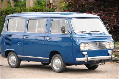 Pour des véhicules aussi bas, je ne me suis toujours pas habitué à les voir avec un dessin de cabine avancée. Pourtant, pour augmenter l'espace de chargement sans allonger le véhicule, ce dessin est le choix le plus judicieux, surtout si le moteur est placé à l'arrière du véhicule. Quel est son nom ?