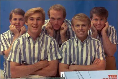 Quel est le nom de ce groupe de pop rock américain, originaire de Californie ?