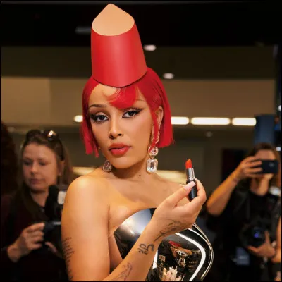 Elle a collaboré avec Doja Cat sur "Prisoner" :