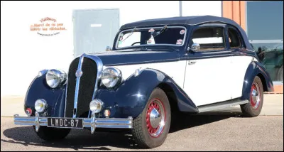 Avant la Seconde Guerre mondiale, beaucoup de disciplines automobiles n'étaient pas aussi connues qu'aujourd'hui. Pourtant, cette voiture à l'image luxueuse s'est construit un beau palmarès en rallye, surtout sur l'étape monégasque. Quelle est cette voiture ?