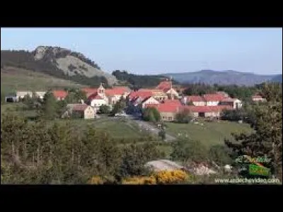Petit village de 66 habitants, dans l'arrondissement de Largentière, Lachamp-Raphaël se situe dans l'ex région ...