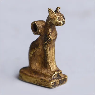 Dans la mythologie &eacute;gyptienne, comment s'appelle la d&eacute;esse repr&eacute;sent&eacute;e avec une t&ecirc;te de chat ?