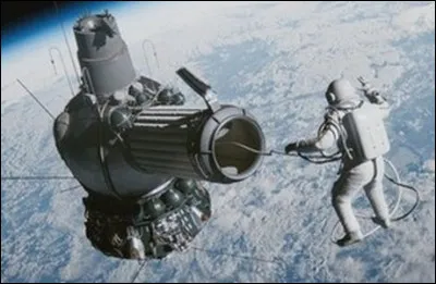 Quel est le premier cosmonaute à réaliser une sortie dans l'espace en 1965 ?