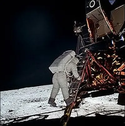 Quelle mission américaine permet les premiers pas de l'homme sur la Lune en juillet 1969 ?