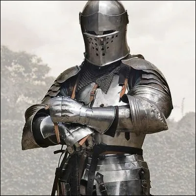 Quelle pièce darmure, apparue vers la fin du XIIe siècle à lépoque de Richard Cur de Lion, est tombée en désuétude au XVe siècle et remplacée par le bassinet ou larmet ?