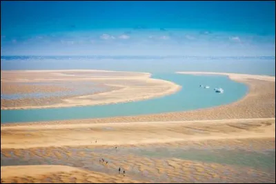 L'estuaire de la Gironde est formé par la confluence de deux rivières : La Garonne et ...
