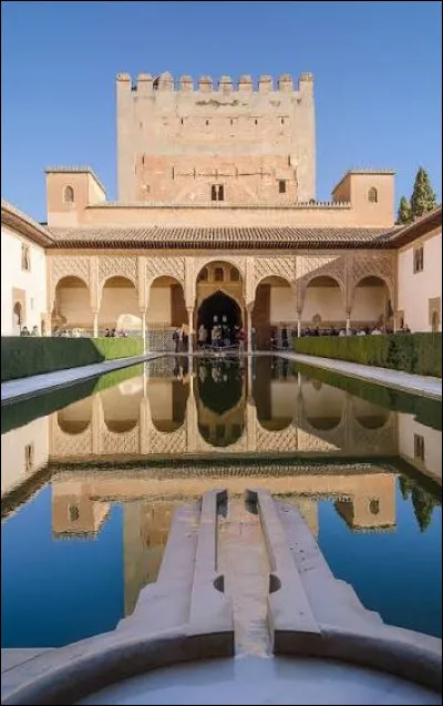 Dans quel pays peut-on visiter l'Alhambra ?