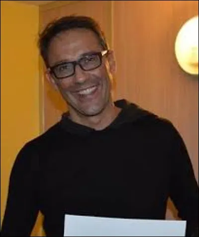 En quelle année Julien Courbet a-t-il commencé à animer l'émission "Ça peut vous arriver" ?