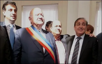 André Santini est maire depuis 1980 de/d'...