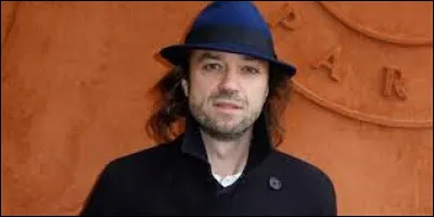 Qui a interpr&eacute;t&eacute; le tube "Le Man&egrave;ge" en 2007 ?