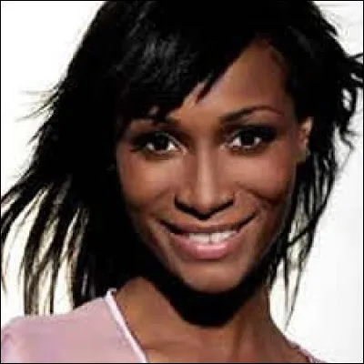 Qui a fait une reprise de la chanson "Une femme avec une femme" en 2003 ?