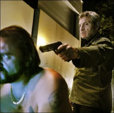 Sur cette image, nous le voyons dans le rôle d'un gangster. Ce personnage est Serge Suttel. De quel film s'agit-il ?