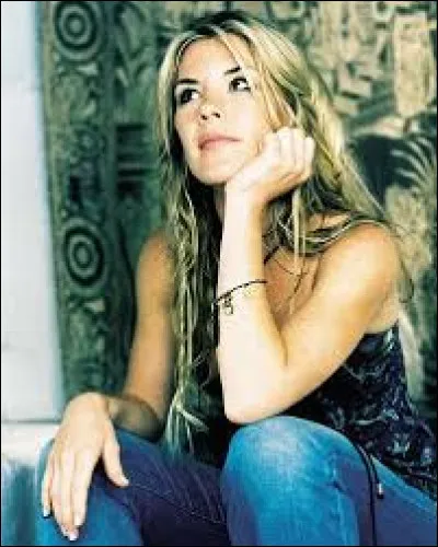 À quelle chanteuse doit-on le tube "Crush" en 1998 ?