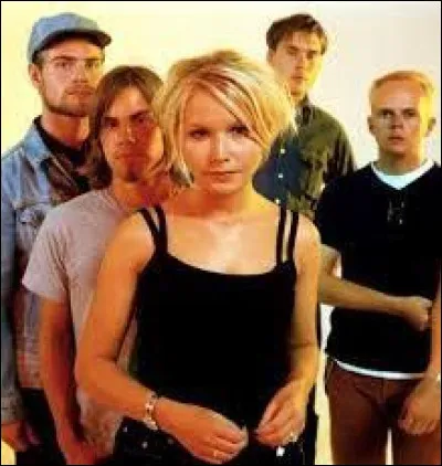 Quel groupe a interprété le tube "Lovefool" en 1996 ?