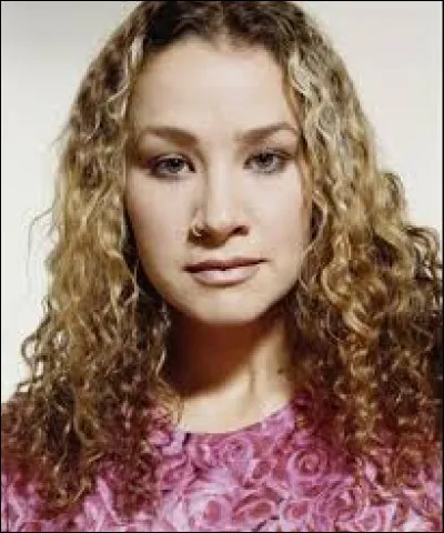 À quelle chanteuse doit-on le tube "One of Us" en 1995 ?