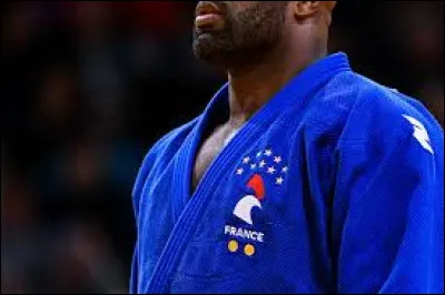 Comment peut-on mériter une étoile sur son uwagi (haut du kimono) ?