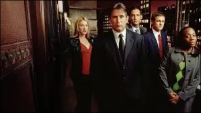 Compl&eacute;tez le titre de cette s&eacute;rie polici&egrave;re am&eacute;ricaine des ann&eacute;es 2000 : "FBI : ..." :