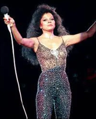 Qui est cette chanteuse américaine, leader du groupe de pop, de soul et de rhythm and blues, les supremes ?