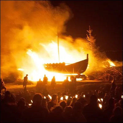 Sous quel nom générique connaît-on aujourdhui des navires comme le skeid ou lécaude ?