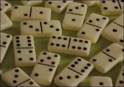 Combien y a-t-il de pièces dans un jeu de dominos dans le cas d'un "double six" ?