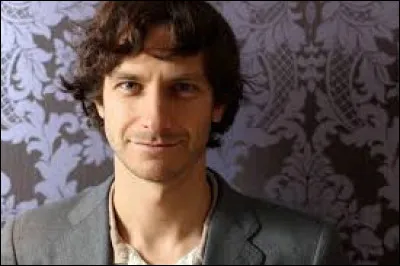 À quel chanteur doit-on le tube "Somebody I Used To Kown" en 2011 ?