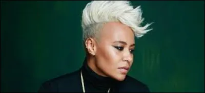 À quelle chanteuse doit-on le tube "Next To Me" en 2012 ?