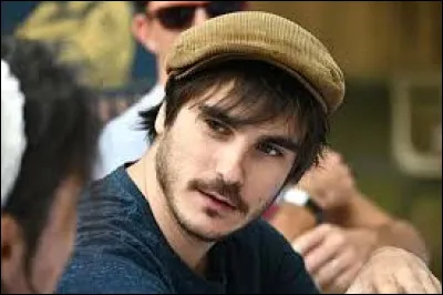 À quel chanteur doit-on le tube "Les oubliés" en 2019 ?