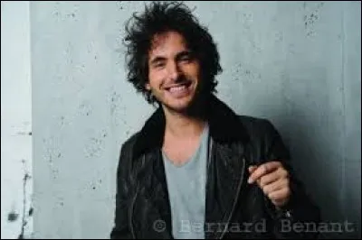 À quel chanteur doit-on le tube "L'horloge tourne" en 2011 ?