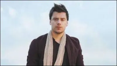 À quel chanteur doit-on le tube "Oh La" en 2013 ?