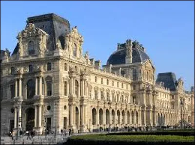 Cette partie du Palais du Louvre, bordant la rue de Rivoli, était occupée par le ministère des finances et a été rendue au musée lors de la création du Grand Louvre : il s'agit de l'...