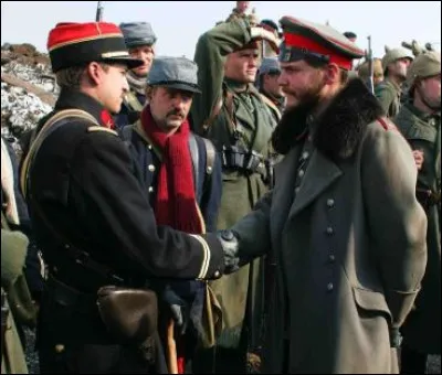 Dans le film "Joyeux Noël" de Christian Carion sorti en 2005, quel rôle tient Dany Boon ?