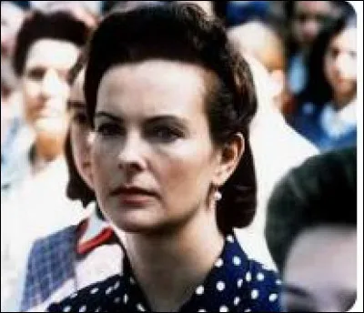 Dans le film de Claude Berri "Lucie Aubrac" sorti en 1997, qui est Raymond Aubrac ?