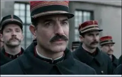 Dans le film de Roman Polanski "J'accuse" sorti en 2019, quel acteur incarne le capitaine Alfred Dreyfus ?