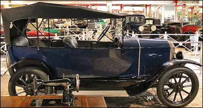 Avec 828 m, le Burj Khalifa est, actuellement, le bâtiment le plus haut du monde. Combien a-t-il d'étages utilisables ?