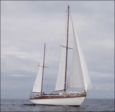 Quel est le nom de ce voilier à 2 mâts dont le plus grand est à l'avant ?