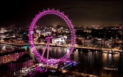 Quel moyen original permet de voir Londres depuis les airs, tout en douceur ?