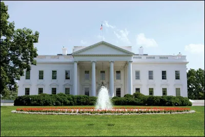 Qu'est-ce que ce type de procédé : White House (US) --> L'Élysée (FR)